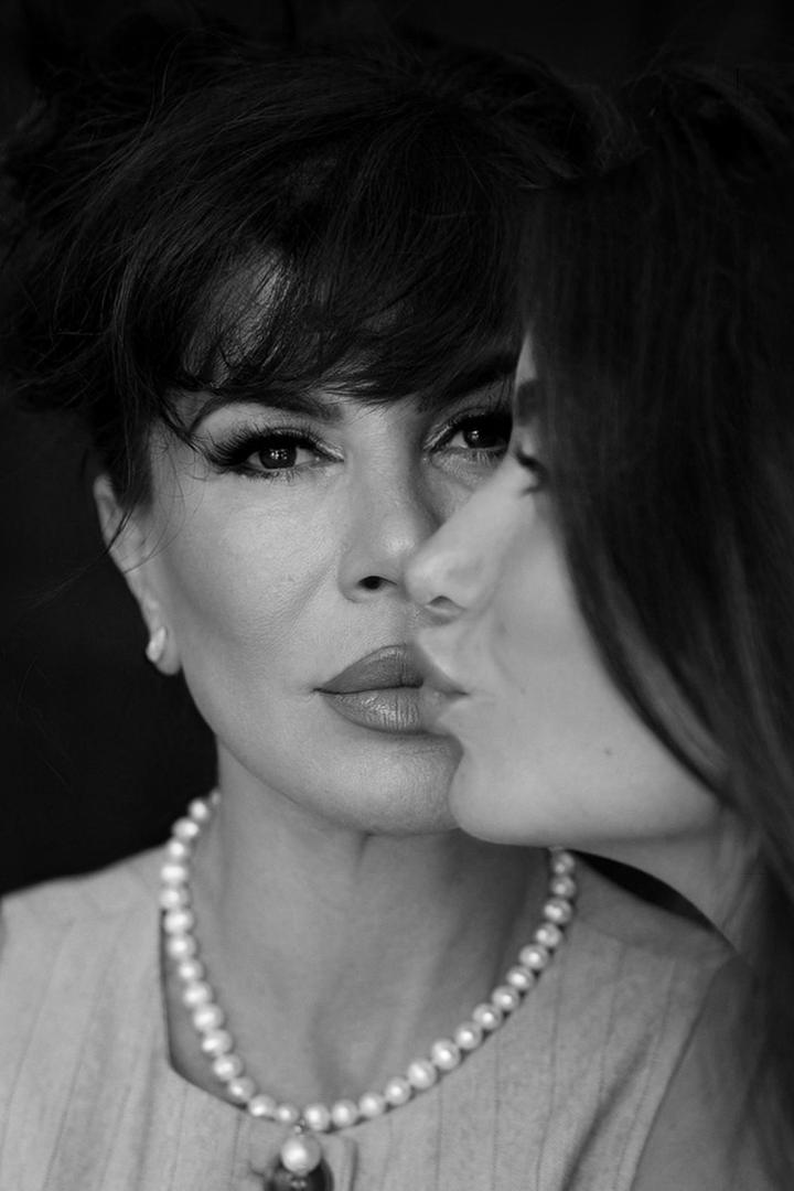 Ella Tolmas campaign, black and white portrait of mother and daughter with pearls